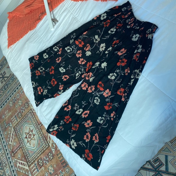 Floral Flowy Wide Leg Pants - Picture 3 of 4